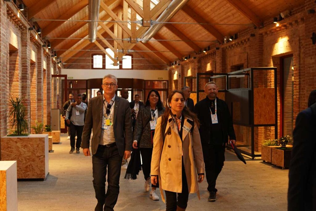 Interpretación en visitas técnicas: comunicación clara en entornos complejos